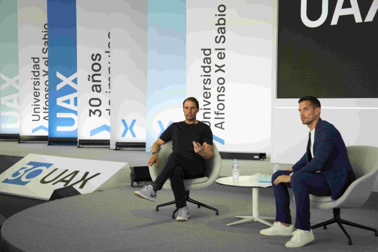 Rafa Nadal comparte en una nueva masterclass en UAX los desafíos físicos y mentales del deporte de élite
