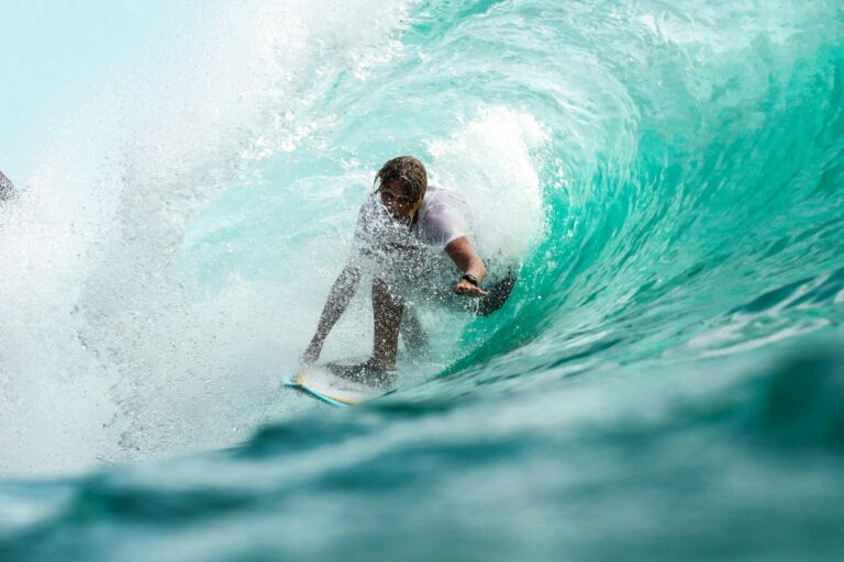 ¿Se pueden llevar gafas para surfear y evitar las molestias del agua salada?